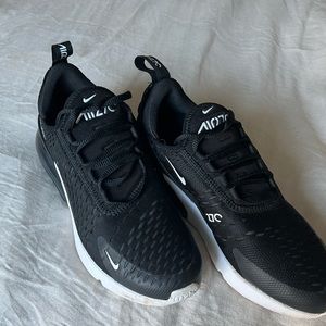 Black NIKE Airmax 270s